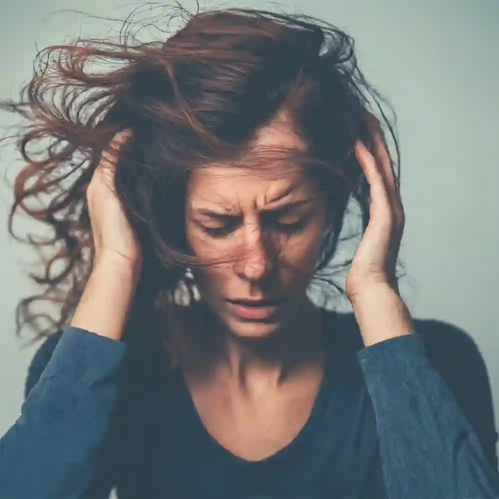 Stres a Vypadávání Vlasů: Existuje Souvislost?